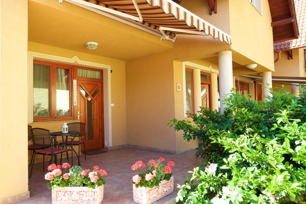 Royal Apartman Hajduszoboszlo Exterior photo